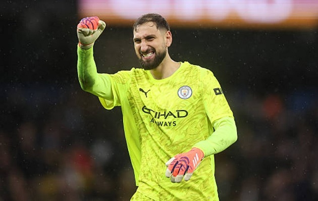 Man City rút ngắn cách biệt với Arsenal xuống chỉ còn 2 điểm.