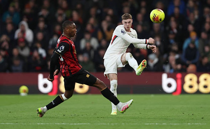 Chelsea tiếp tục đánh rơi điểm số,