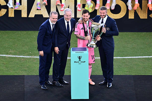 Lionel Messi tỏa sáng với cú đúp kiến tạo.