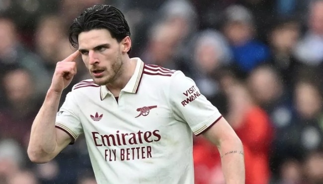 Rice nổi giận với Odegaard.