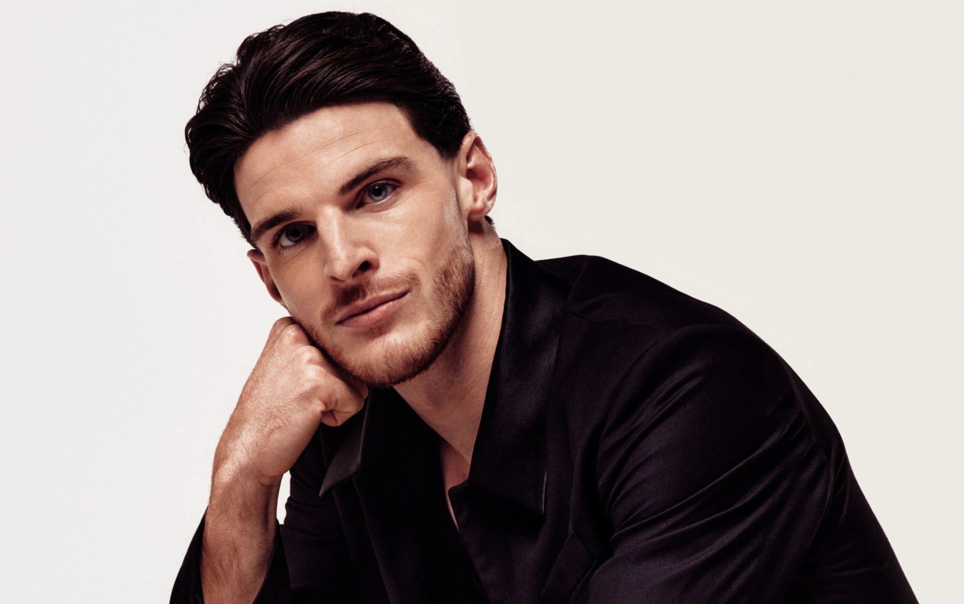 Declan Rice bảnh bao trong vai trò người mẫu