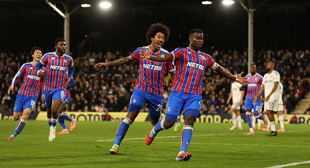 Crystal Palace khiến cuộc đua top 4 thêm phần hấp dẫn.