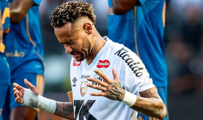 Neymar cùng Santos trụ hạng thành công.