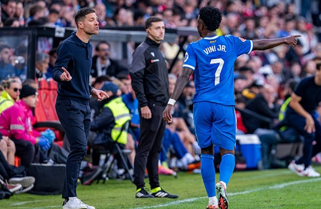 Alonso đang mất kiểm soát phòng thay đồ.