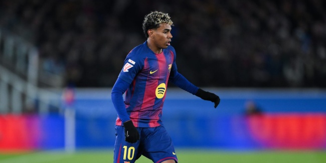 Ảnh bài viết Barcelona đối đầu Eintracht Frankfurt: Câu hỏi về đội hình và chiến thuật của HLV Hansi Flick