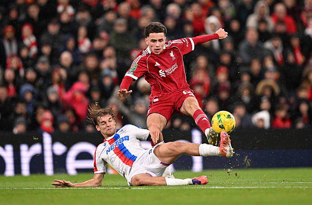 Kieran Morrison bất ngờ được trao cơ hội. 