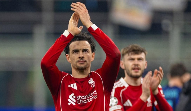 Jones chơi ấn tượng.