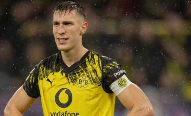 Ảnh bài viết Chuyển nhượng tối 10/12: Liverpool cân nhắc chiêu mộ Schlotterbeck và Singo; Zirkzee lọt tầm ngắm 3 CLB nước Anh