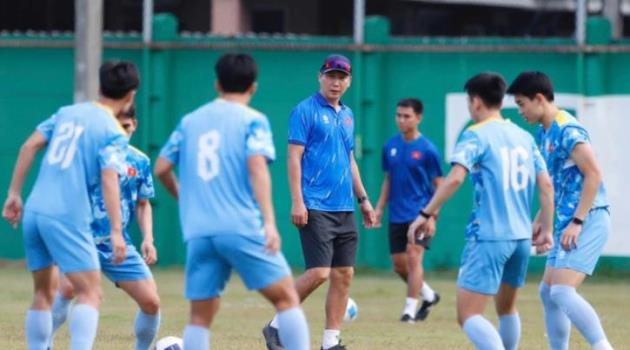 Ảnh bài viết HLV Kim Sang-sik đánh giá sức mạnh của U22 Malaysia trước trận quyết định