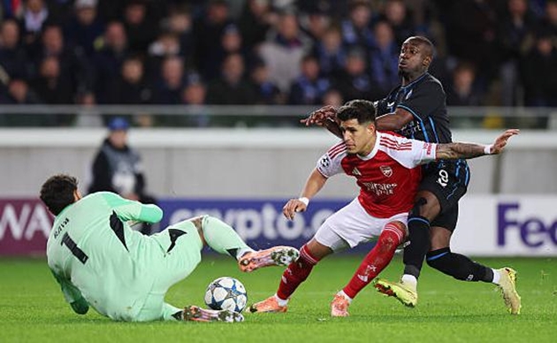 David Raya mang đến sự chắc chắn cho khung thành Arsenal.