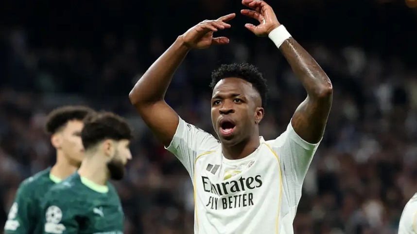 VAR đã từ chối trao cho Real Madrid quả 11 mét ở những phút đầu.