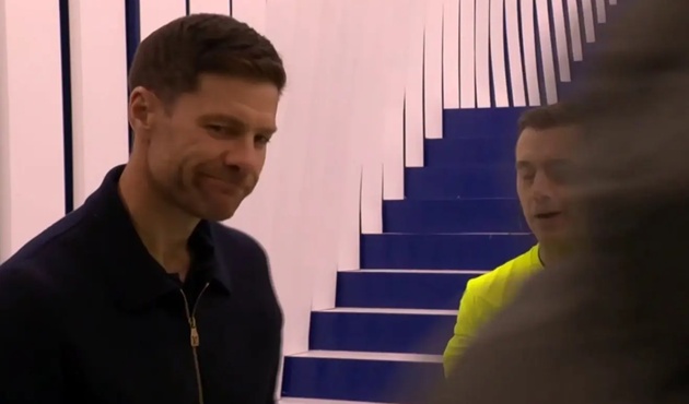 Ảnh bài viết Real Madrid thua ngược Man City: Tranh cãi VAR khiến Xabi Alonso bức xúc