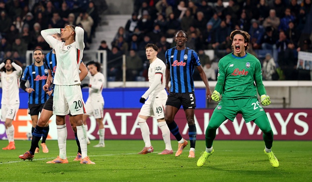 Chelsea thua Atalanta sau khi hạ Arsenal và Barca