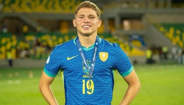 Man City vượt mặt Man United giành Dell.