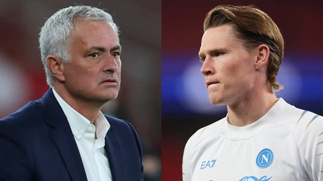 Mourinho và cuộc tái ngộ đầy cảm xúc với cậu học trò cũ Scott McTominay.