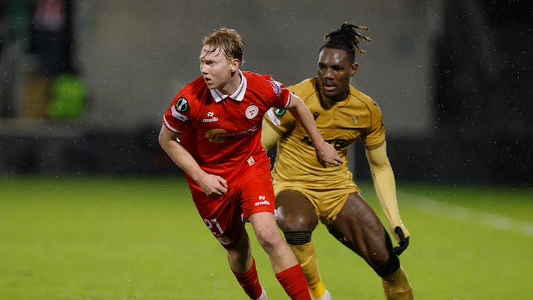 Palace lấn lướt ngay từ đầu trận.