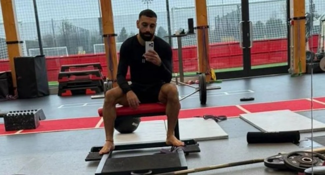 Salah đăng tải hình ảnh trong phòng gym.