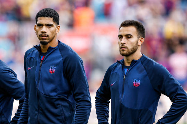 Ronald Araujo và Eric Garcia là những đồng đội thân thiết tại Barcelona.