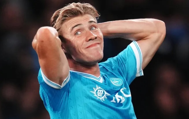 Hoijlund thăng hoa trong màu áo Napoli.