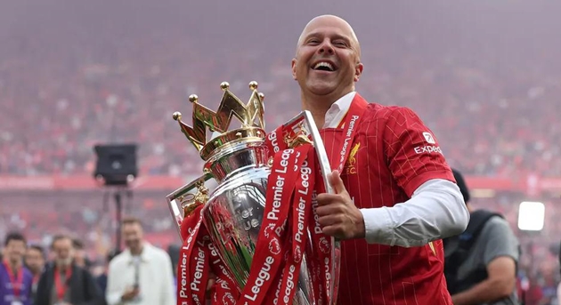 Arne Slot dường như đã giành chiến thắng trong cuộc chiến quyền lực tại Liverpool.