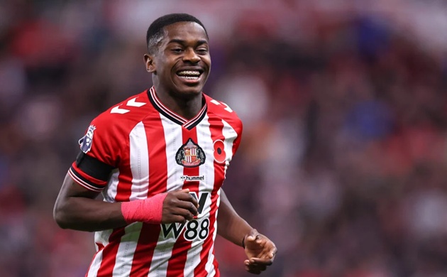 Ảnh bài viết Noah Sadiki, vì sao MU và Chelsea quyết săn đón?