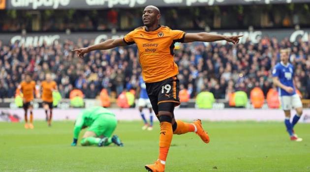Benik Afobe được Arsenal chọn thay vì Harry Kane.