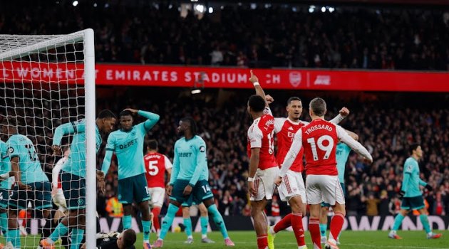 Ảnh bài viết Arsenal 2-1 Wolves: Saka tỏa sáng, hai pha phản lưới nhà quyết định