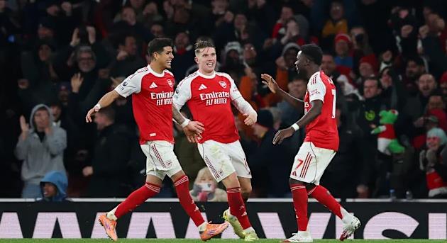 Saka tạo dấu ấn đậm nét trước Wolves.