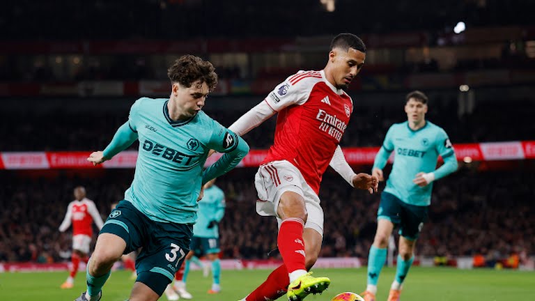 Những sai lầm ph&ograve;ng ngự vẫn xảy ra.