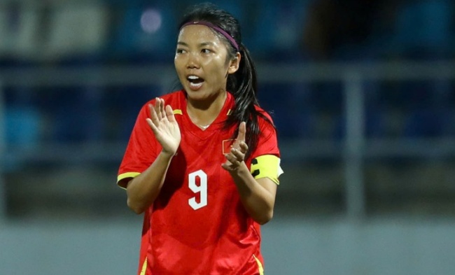 Huỳnh Như trong m&agrave;u &aacute;o tuyển Việt Nam.