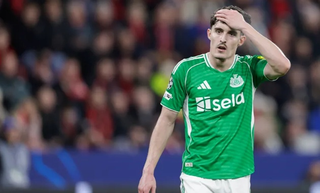 Tino Livramento chưa muốn gia hạn với Newcastle