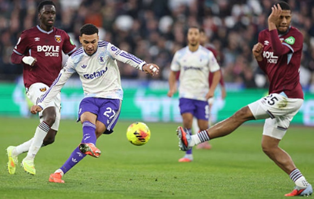 Rogers lập c&uacute; đ&uacute;p trong trận