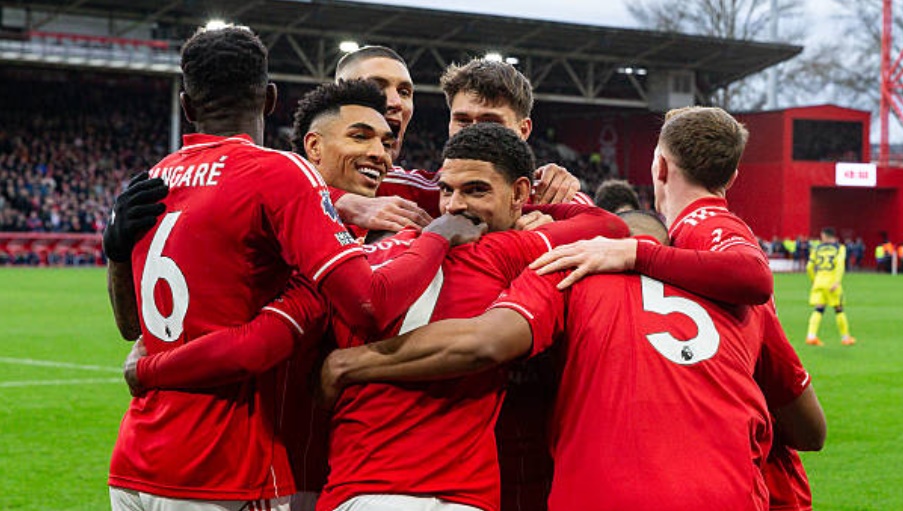 Forest đ&egrave; bẹp Tottenham tại City Ground.