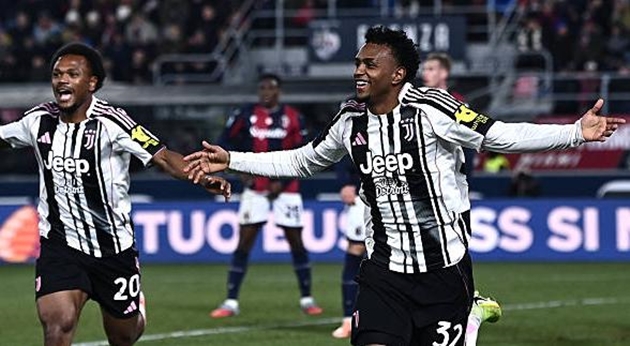 Juventus nhọc nhằn đánh bại Bologna trên sân khách.