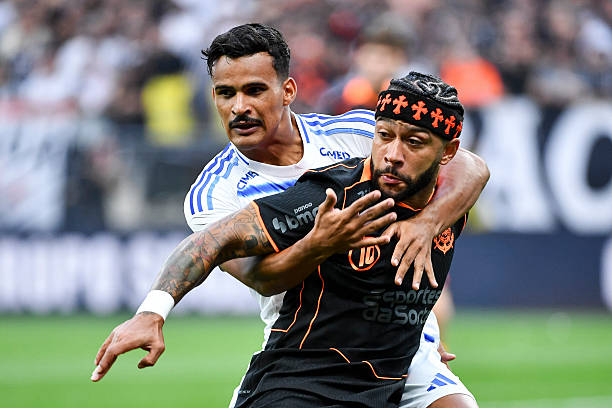 Memphis Depay cùng Corinthians dừng bước ở Copa do Brasil.