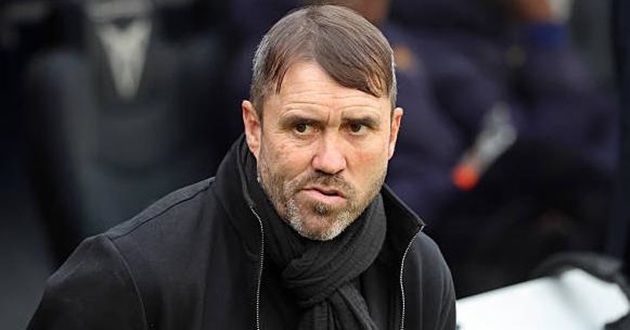 Eduardo Coudet bức xúc với trọng tài ở trận thua Real Madrid.