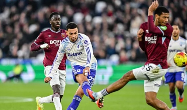 Morgan Rogers tỏa sáng trước West Ham.