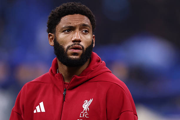 Liverpool cần mua th&ecirc;m trung vệ sau chấn thương của Gomez.