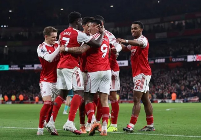 Ảnh bài viết Walcott tin Aston Villa có thể đe dọa Arsenal và Manchester City trong cuộc đua vô địch