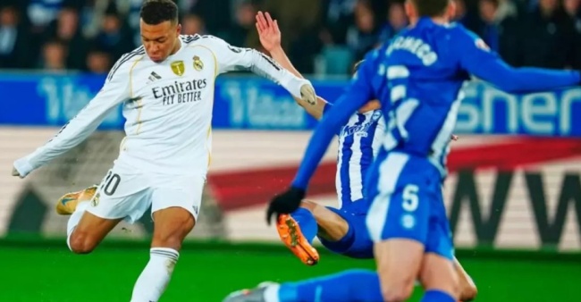 Ảnh bài viết Kylian Mbappe tiến gần kỷ lục của Ronaldo: Liệu anh có vượt qua thành tích của CR7 trong năm 2025?