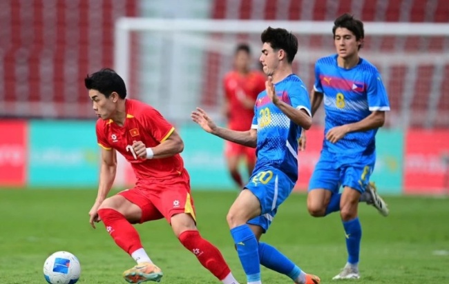 Đình Bắc ở trận đấu với U22 Philippines.