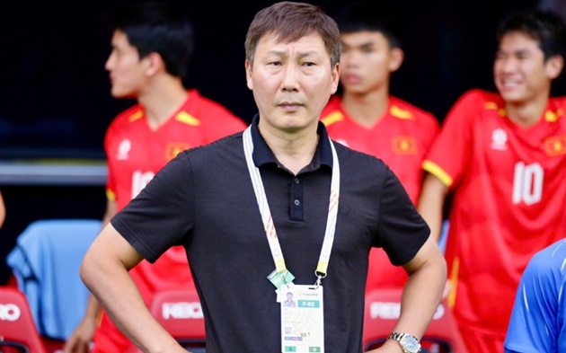 HLV Kim Sang-sik thay người rất m&aacute;t tay
