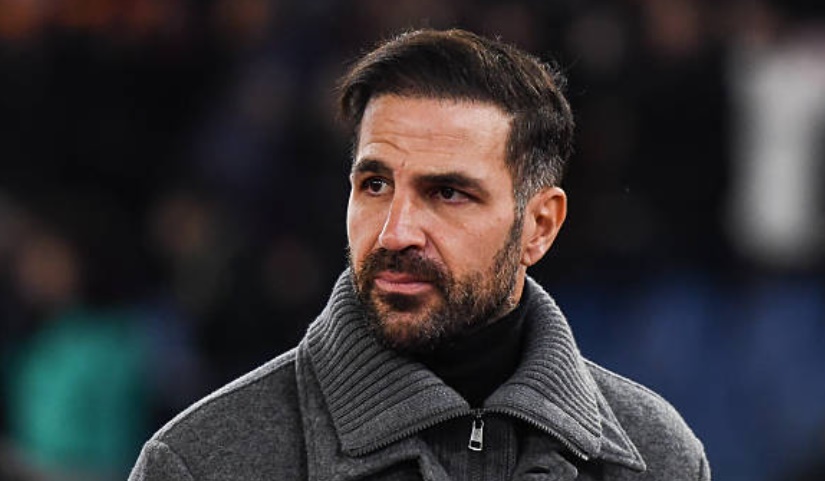 Nét mặt thất vọng của Fabregas.