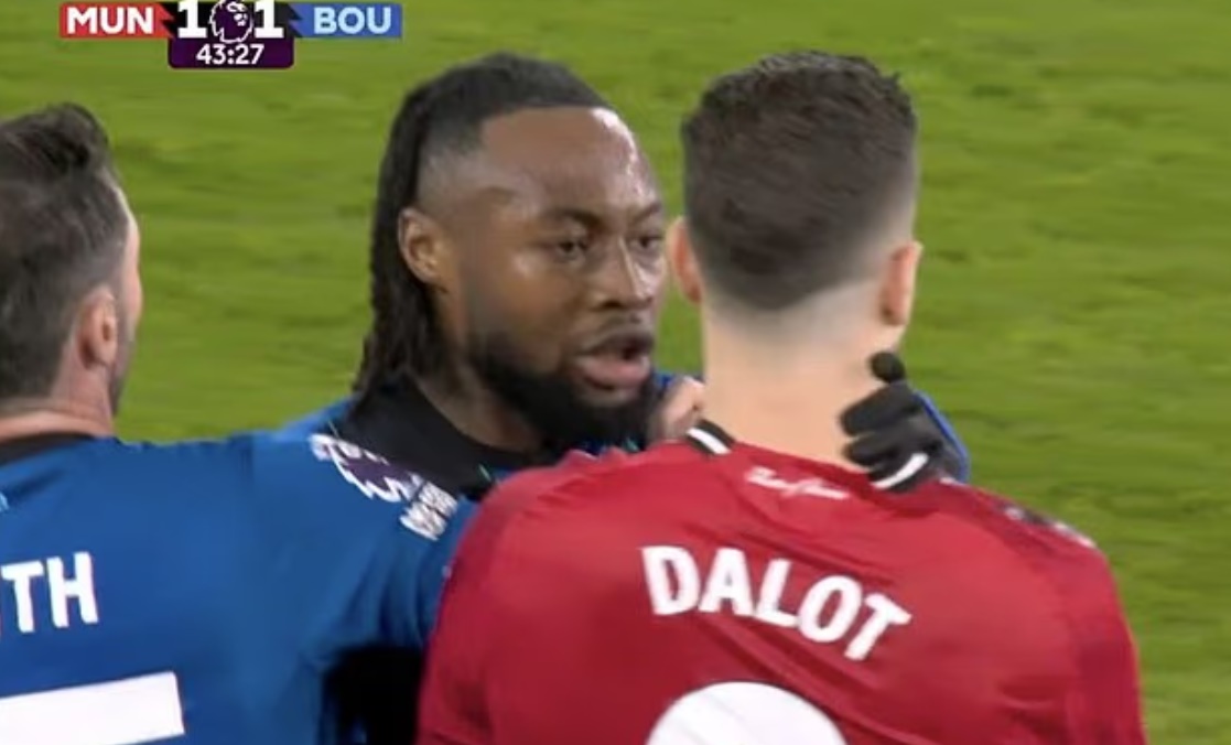 Ảnh bài viết Bournemouth 2-1 Manchester United: Trọng tài bị chỉ trích vì bỏ qua thẻ đỏ cho Semenyo