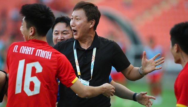 Thầy trò HLV Kim Sang-sik chỉ còn cách mục tiêu săn vàng SEA Games 33 một trận chung kết.