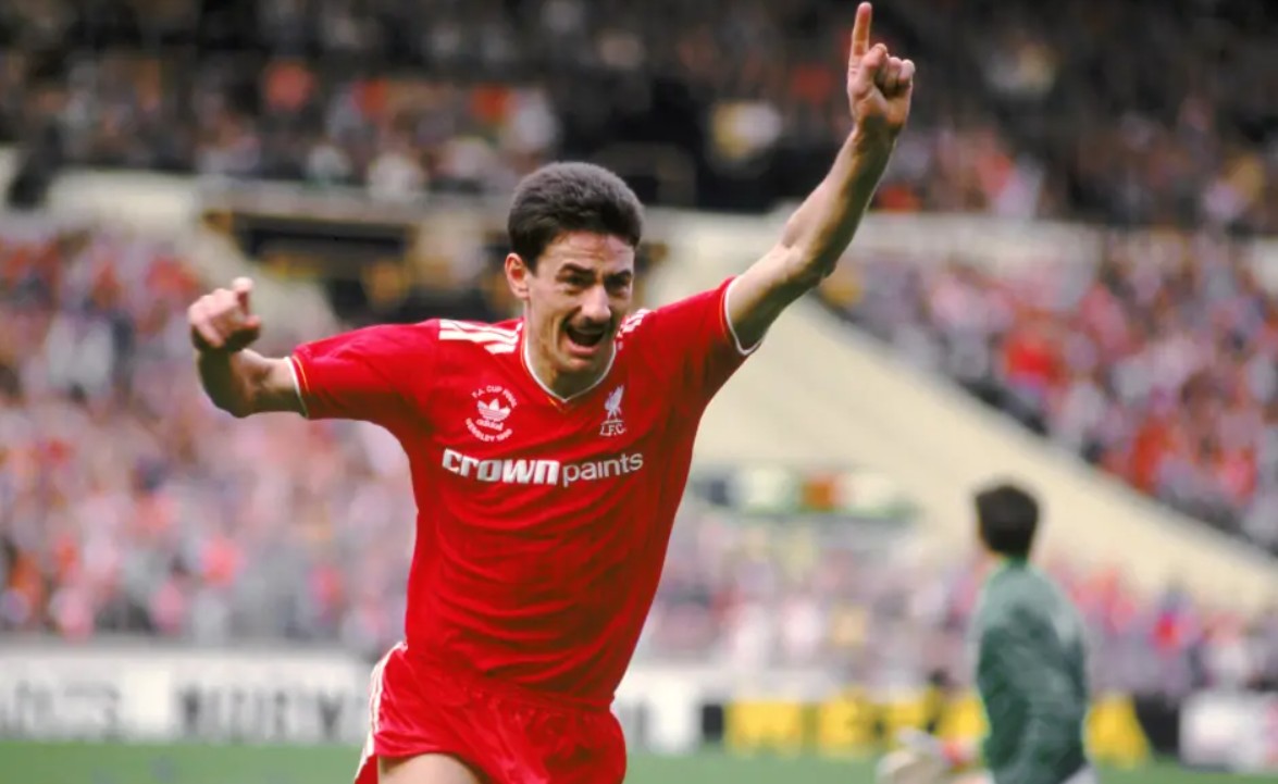 Ian Rush gi&uacute;p Liverpool x&acirc;y dựng n&ecirc;n vương triều tại EFL Cup. 