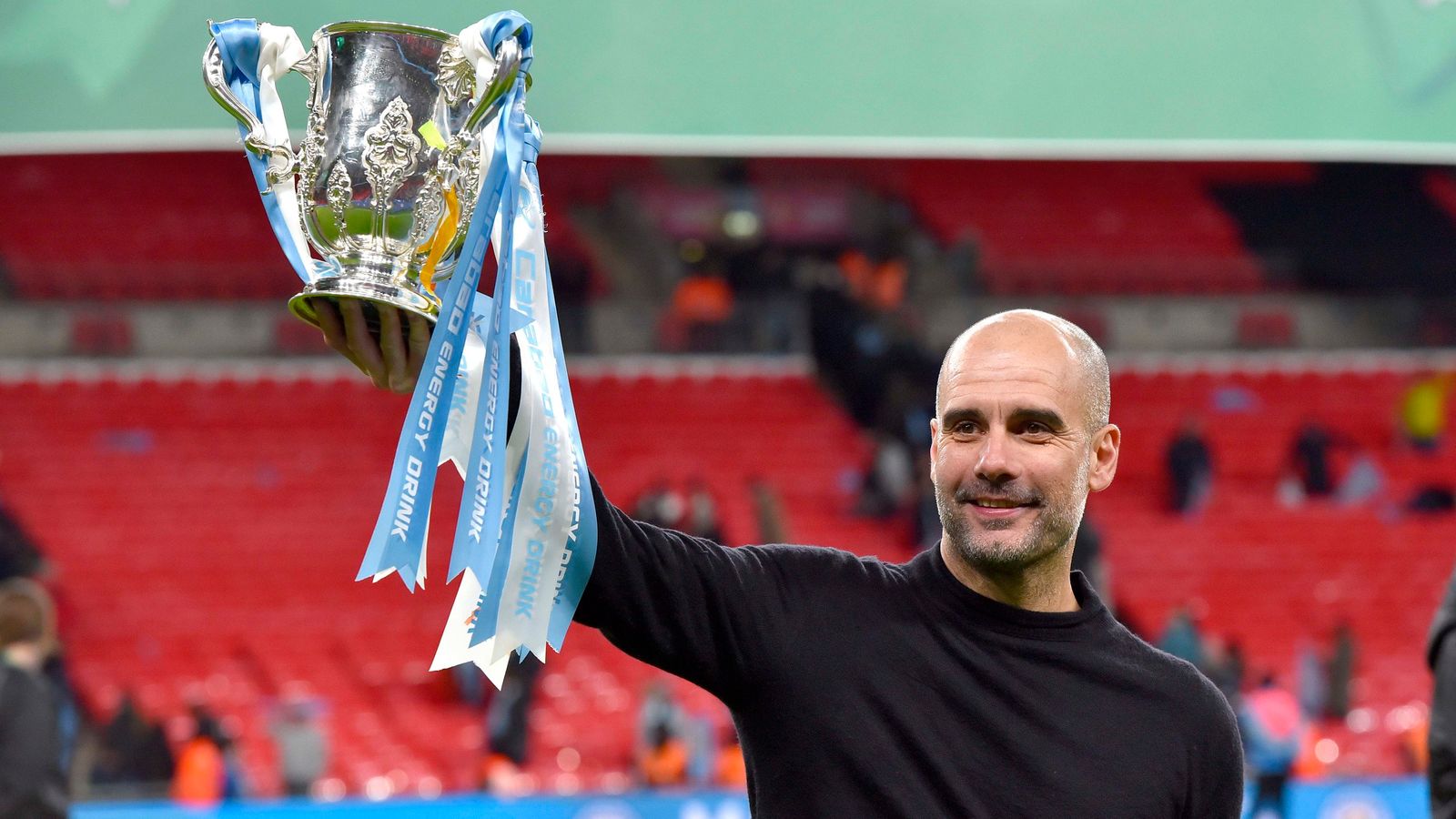 HLV Pep Guardiola c&ugrave;ng Manchester City c&oacute; 4 lần li&ecirc;n tiếp v&ocirc; địch EFL Cup.