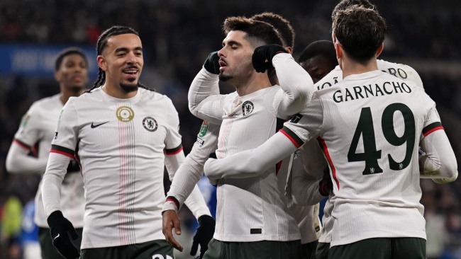 Neto ghi bàn sau khi vào sân thay người.