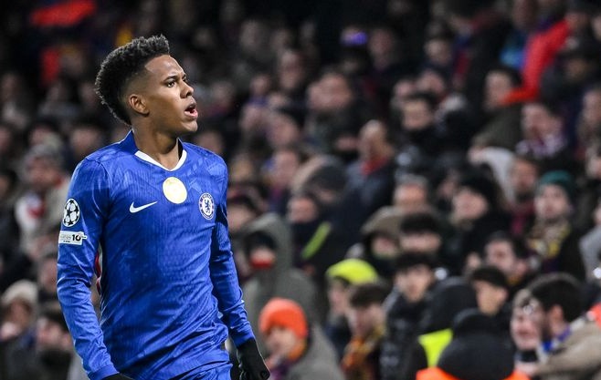 Estevao Willian dính chấn thương cơ.