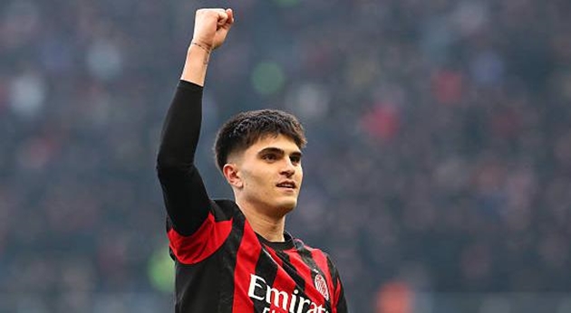 Ảnh bài viết Chuyển nhượng sáng 17/12: Arsenal nhắm sao trẻ AC Milan; Man United tính bán Zirkzee